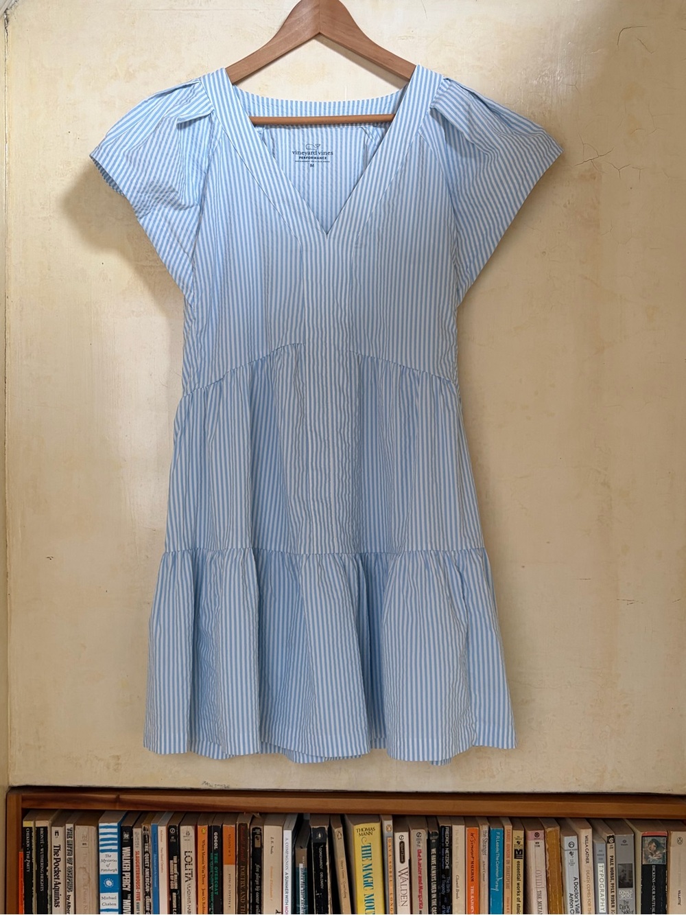 Vineyard Vines Performance blue and white striped seersucker dress
